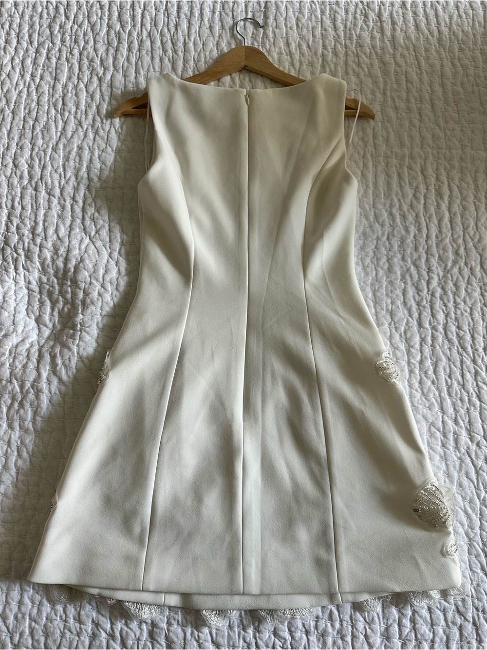 Elliatt Skye Floral Appliqué White Mini Dress - Size Small - Picture 5 of 16